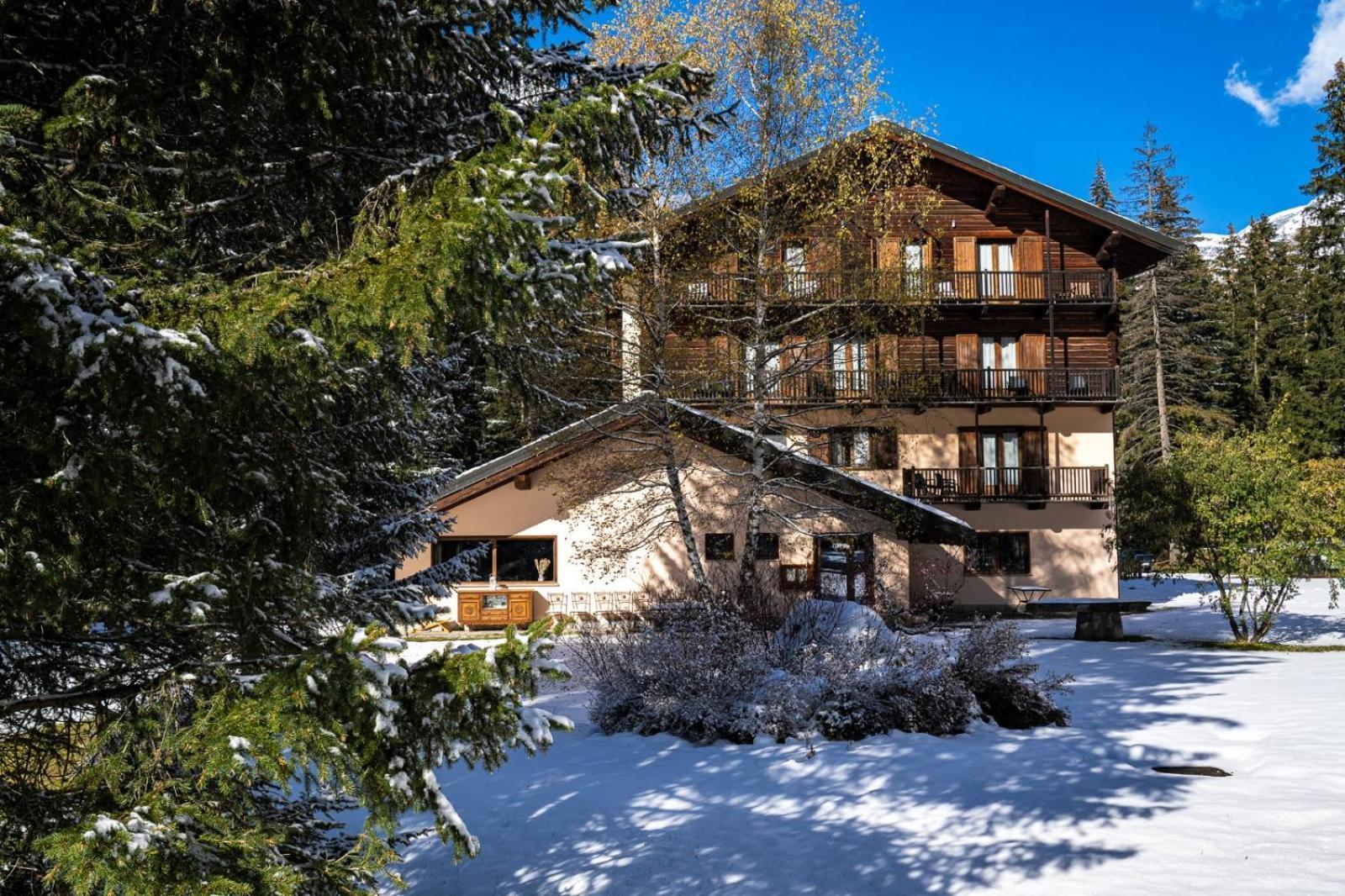 Alpine Forest Hotel ชัมโปลุก ภายนอก รูปภาพ