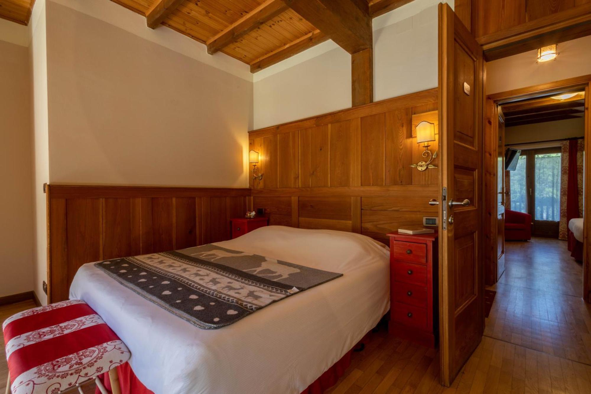 Alpine Forest Hotel ชัมโปลุก ภายนอก รูปภาพ