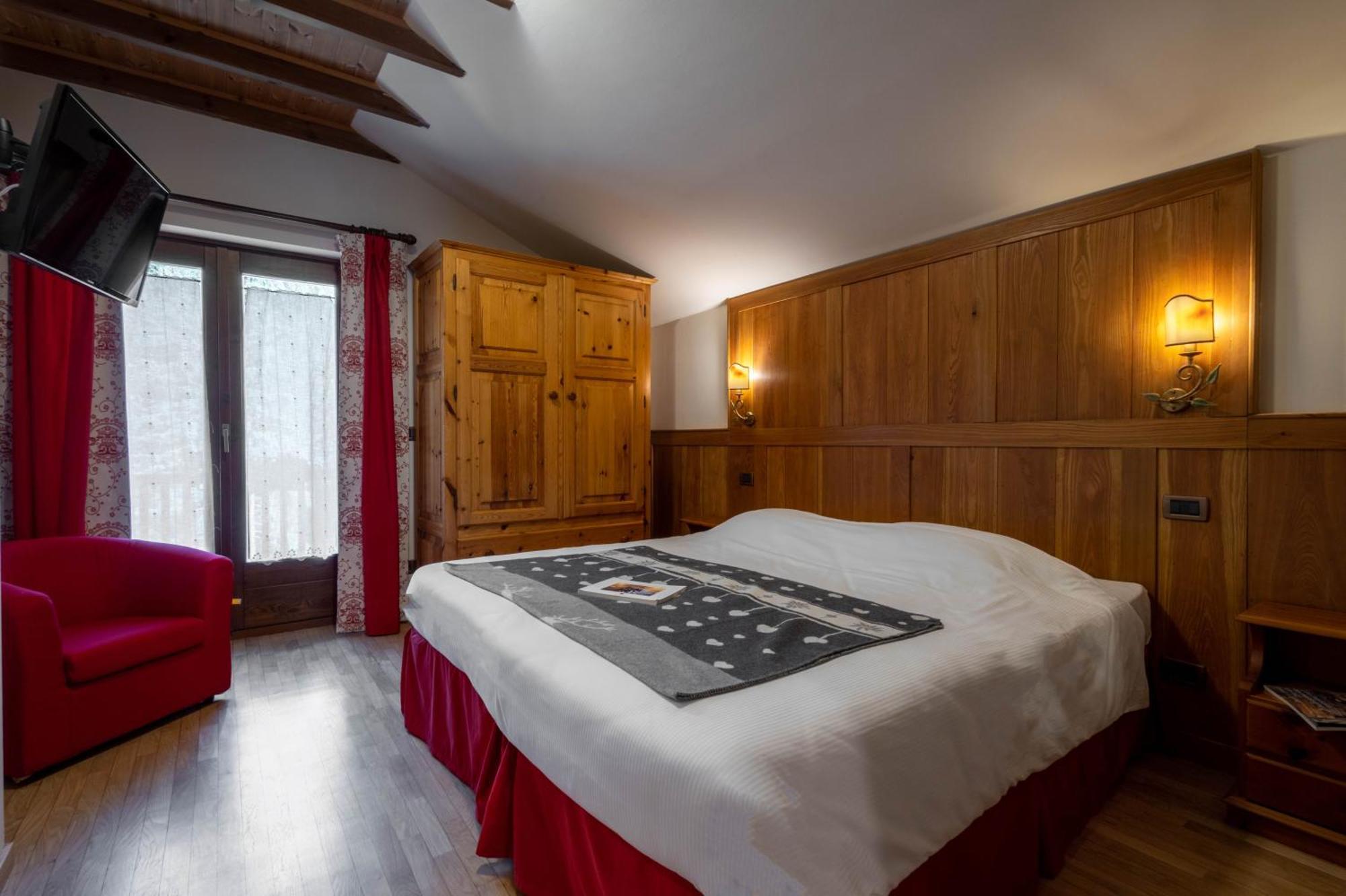 Alpine Forest Hotel ชัมโปลุก ภายนอก รูปภาพ