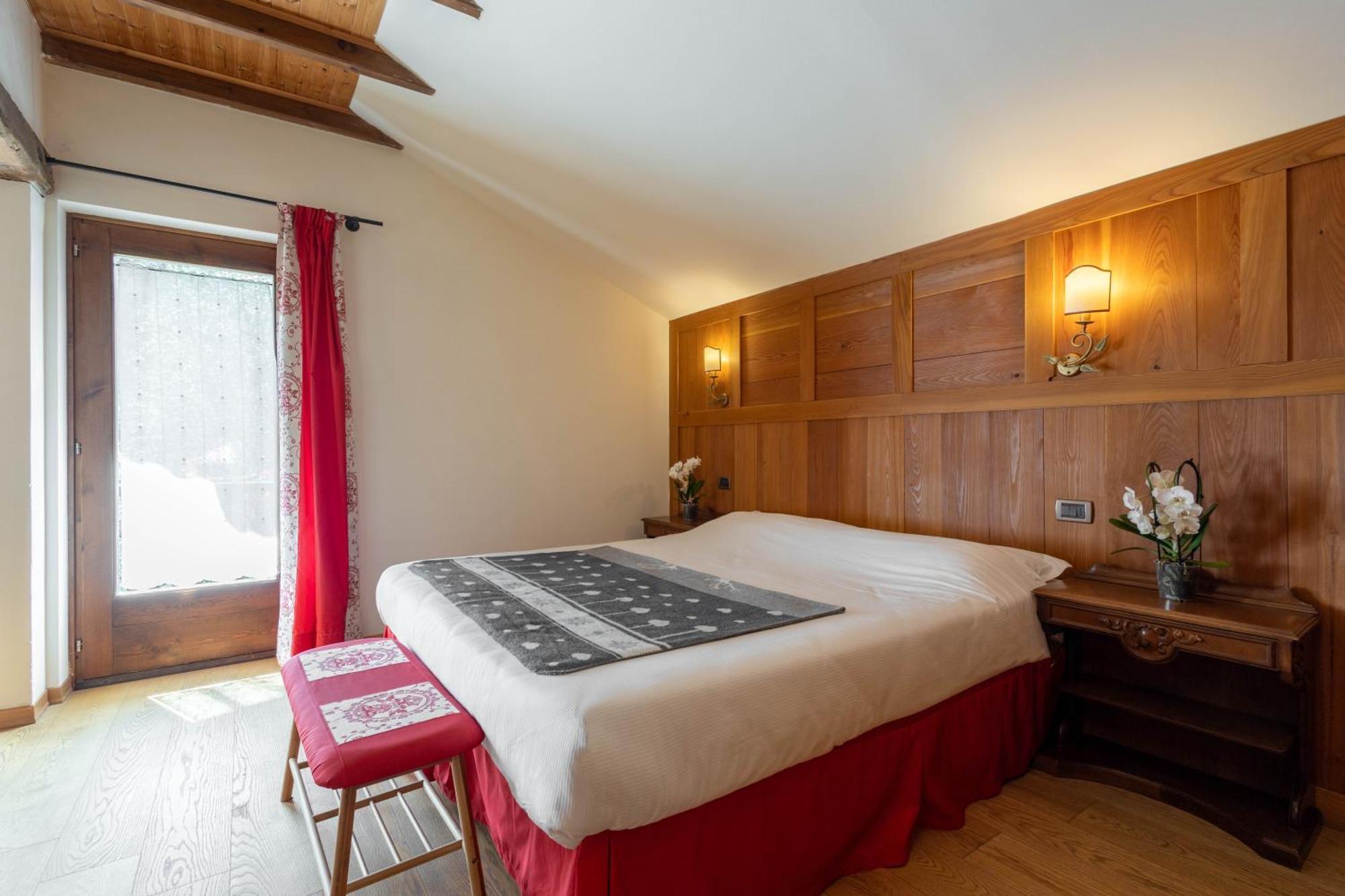 Alpine Forest Hotel ชัมโปลุก ภายนอก รูปภาพ
