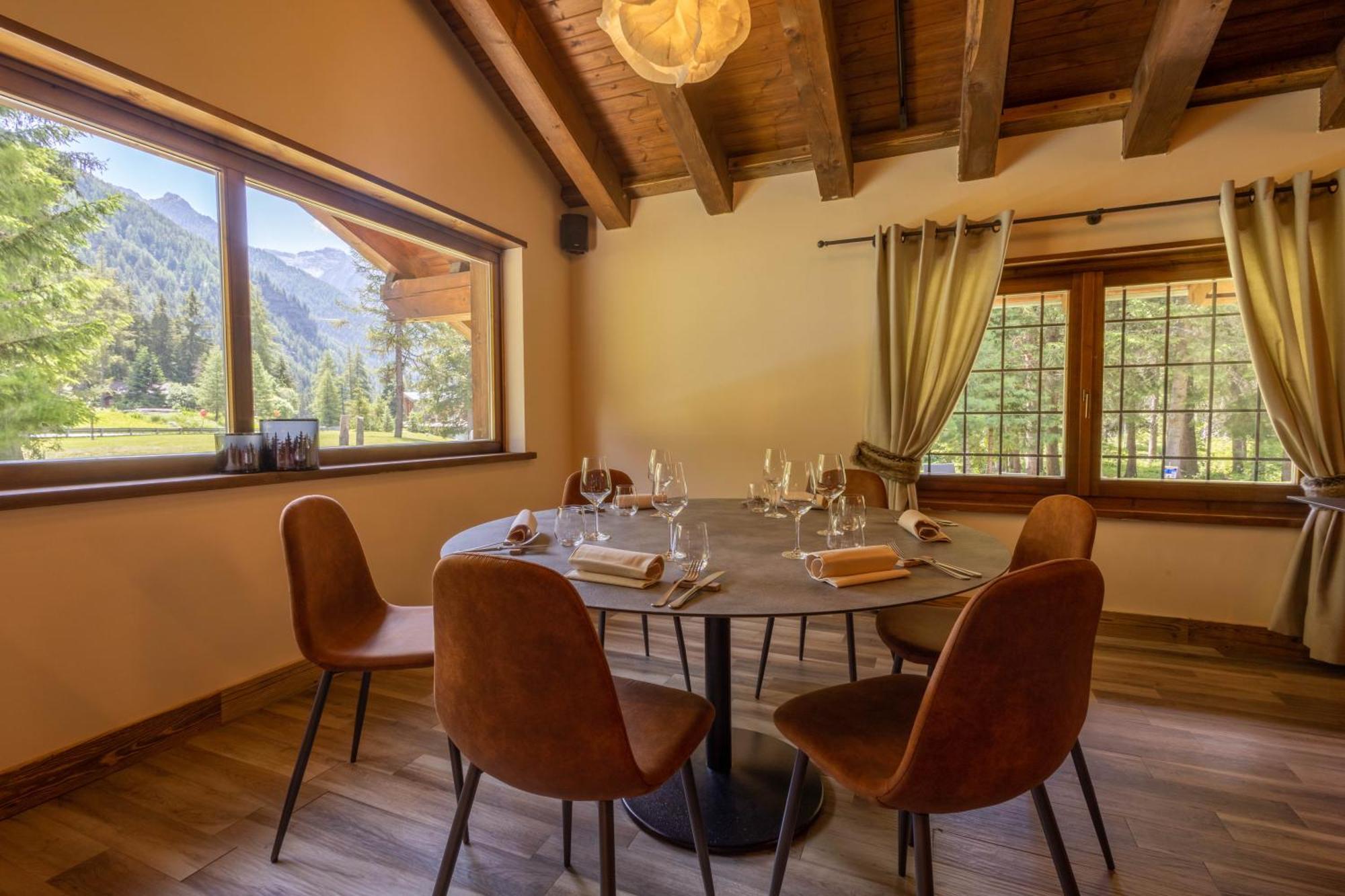 Alpine Forest Hotel ชัมโปลุก ภายนอก รูปภาพ