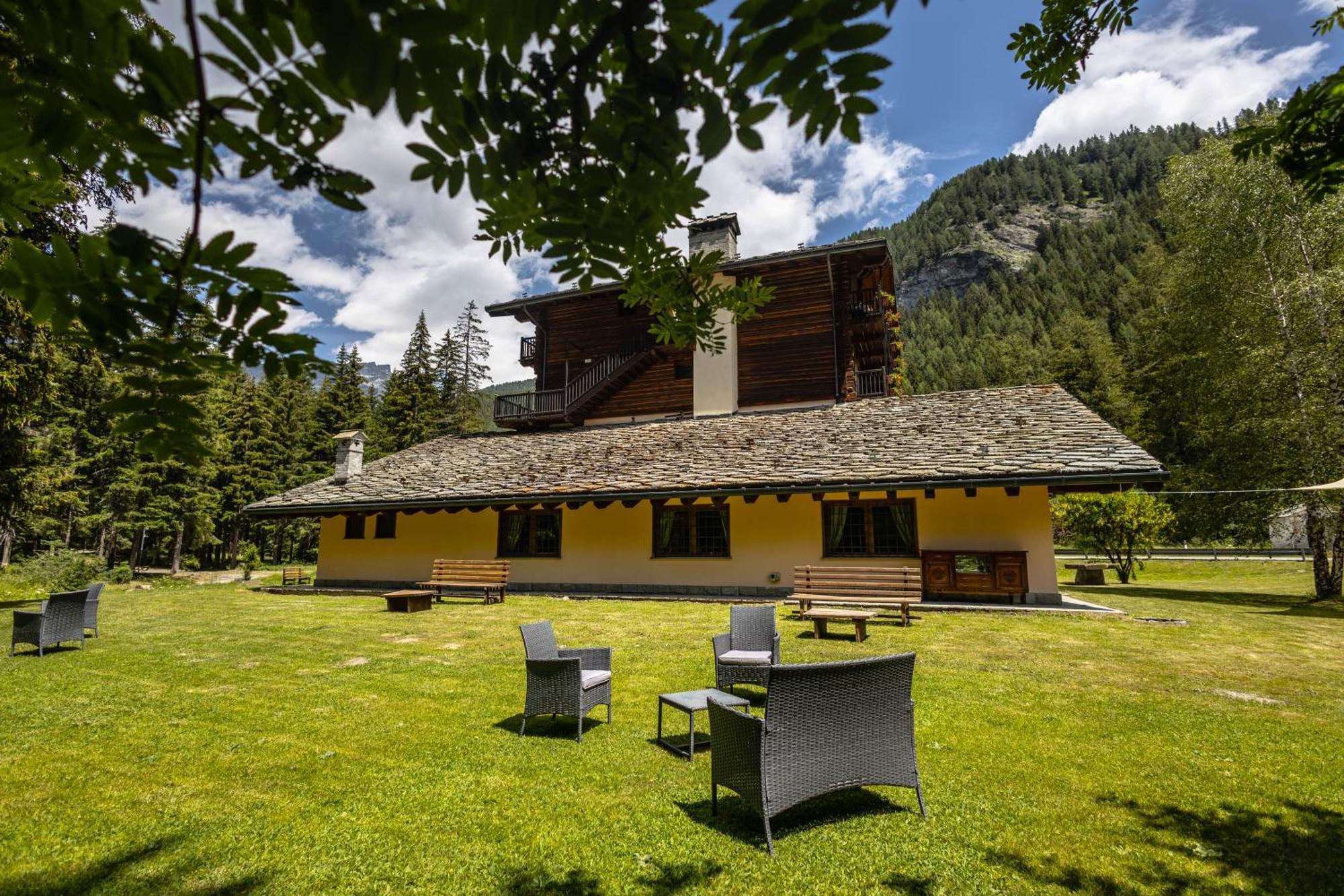 Alpine Forest Hotel ชัมโปลุก ภายนอก รูปภาพ