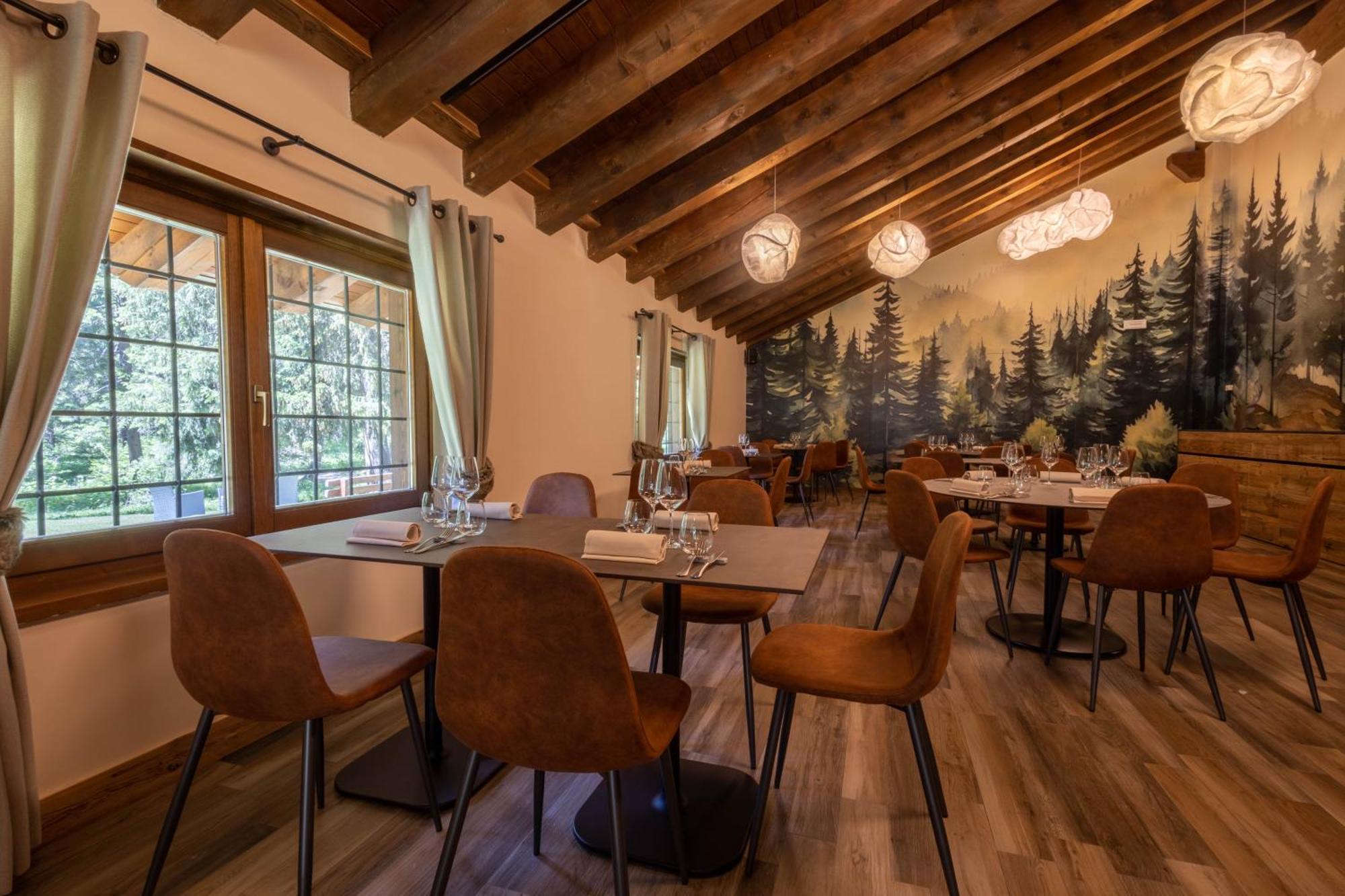 Alpine Forest Hotel ชัมโปลุก ภายนอก รูปภาพ
