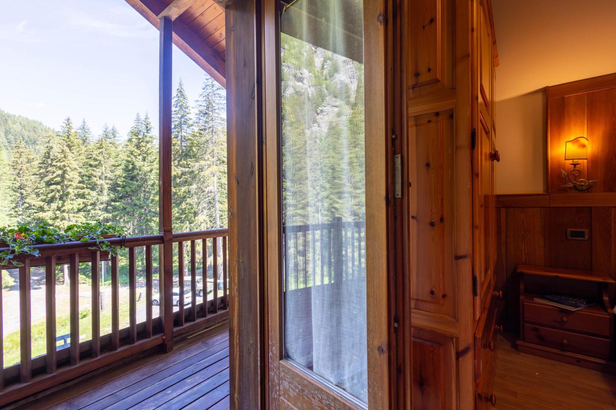 Alpine Forest Hotel ชัมโปลุก ภายนอก รูปภาพ
